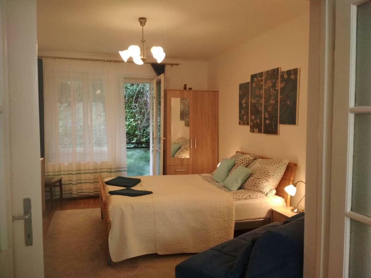 Zsuzsa Apartman Budapest Exteriör bild