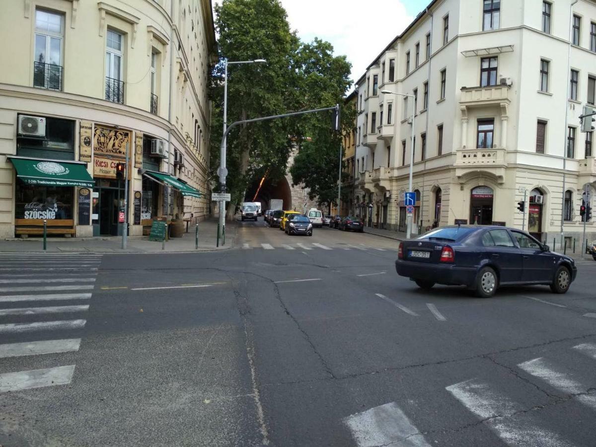 Zsuzsa Apartman Budapest Exteriör bild
